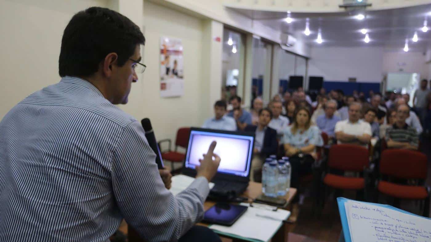 Auditório de S. Victor enche para discutir 'Confiança'