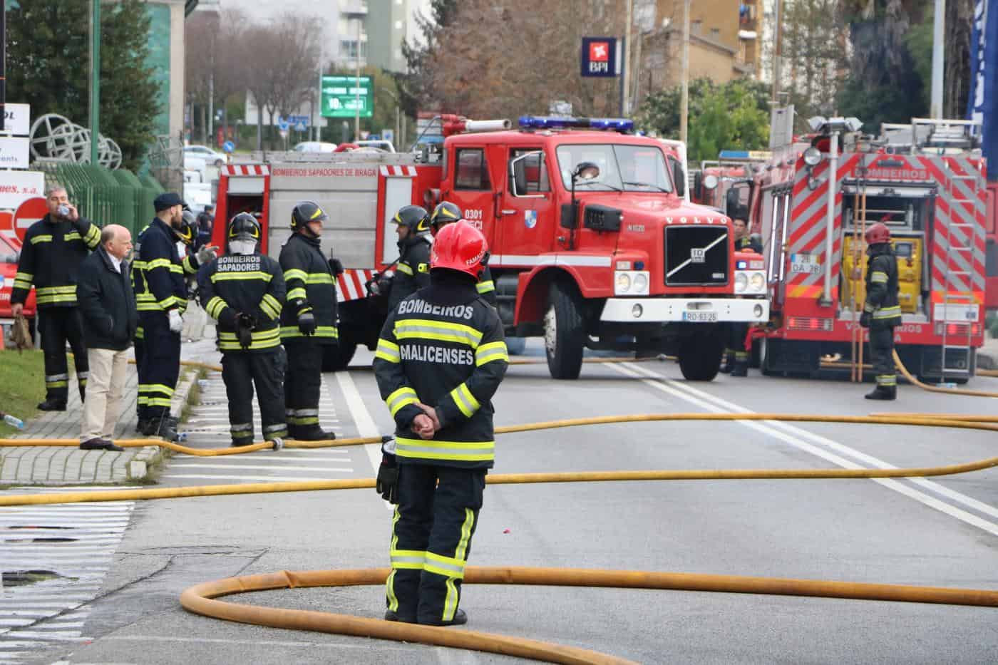 Rua Cidade do Porto reabriu ao trânsito ao início da tarde