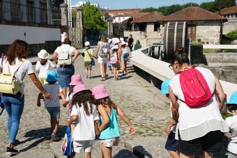 Mais de um milhar de crianças percorre "rotas improváveis" em Guimarães