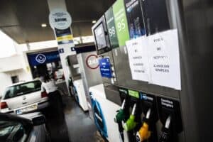 Ministro aconselha portugueses a abastecerem viaturas