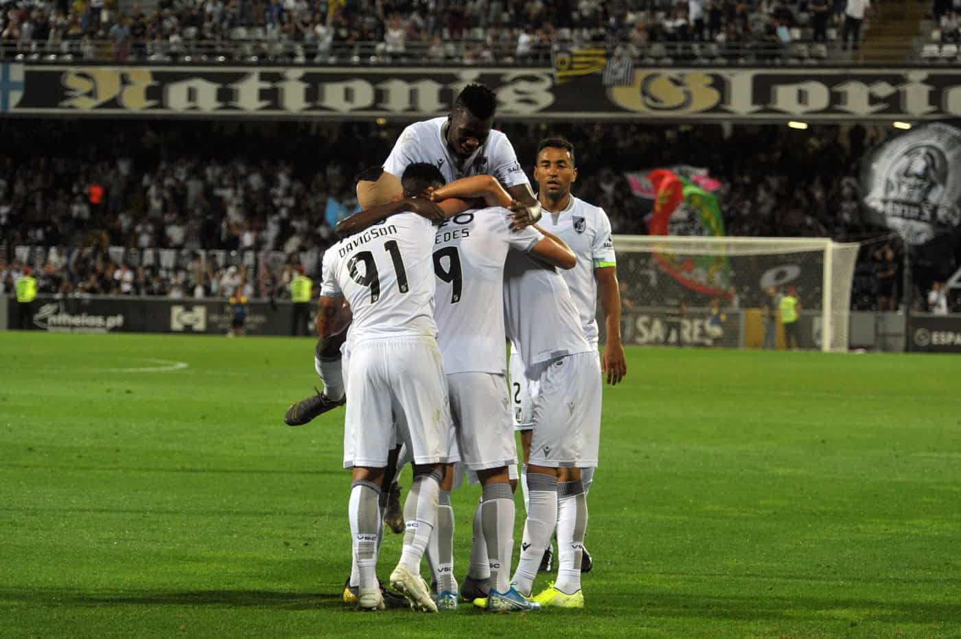 Vitória SC goleia em casa e dá mais um passo na Liga Europa