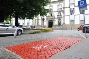 Braga com 90 lugares para estacionar bicicletas e trotinetes