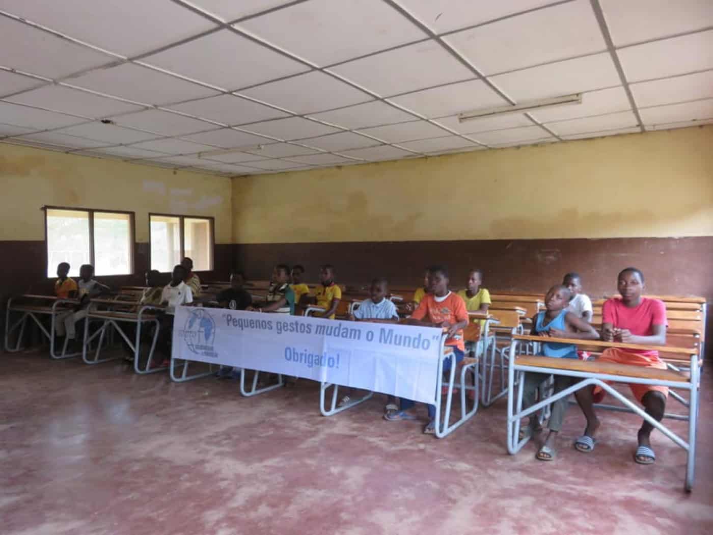 Associação Sopro equipa sala da aula em Moçambique&nbsp;