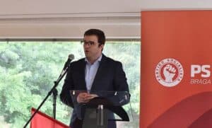 "Partiu um homem bom que lutou até ao fim pelas suas ideias" - Artur Feio