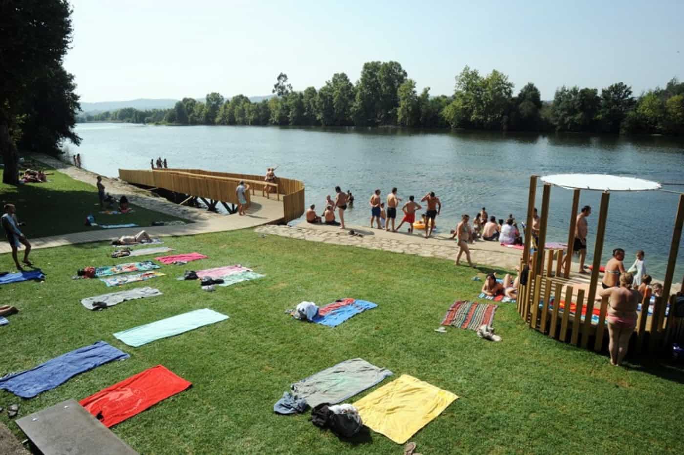 Praia fluvial de Merelim S. Paio interdita a banhos devido a bactéria na água