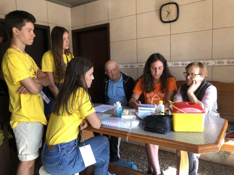 Na Aldeia Feliz os médicos receitam o combate à solidão