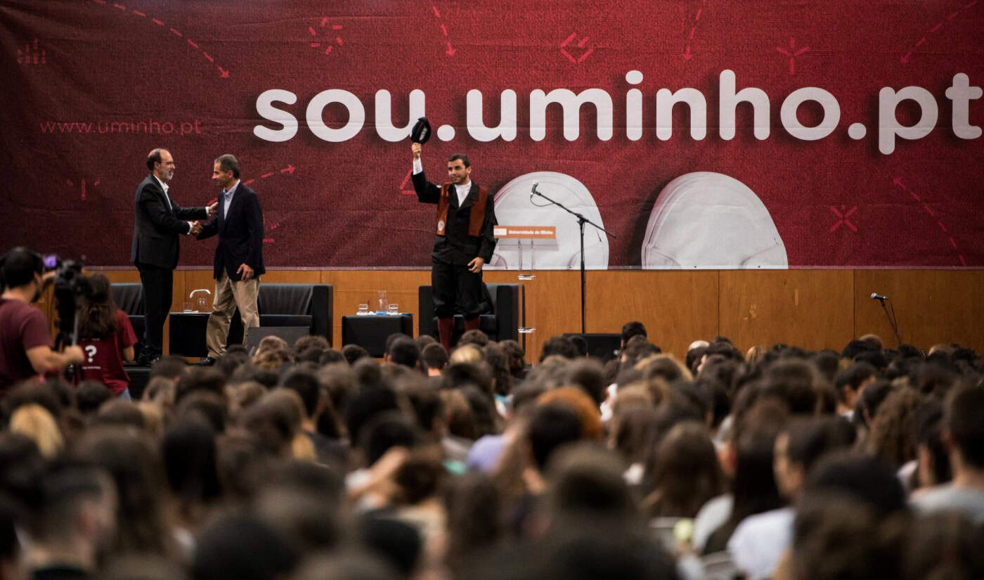 Acolhimento aos 2.820 novos alunos assombrado pelo fantasma do alojamento
