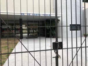 Pais suspendem protesto em Santa Tecla porque recinto vai ser limpo