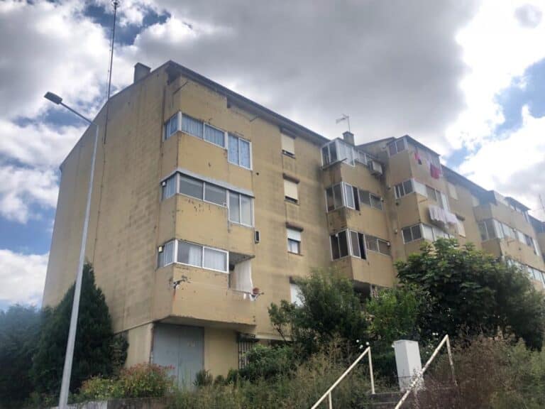 "Bairro da Emboladoura é o único que não foi reabilitado pelo Governo”