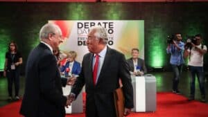 PSD sobe quase cinco pontos e deixa PS mais longe da maioria