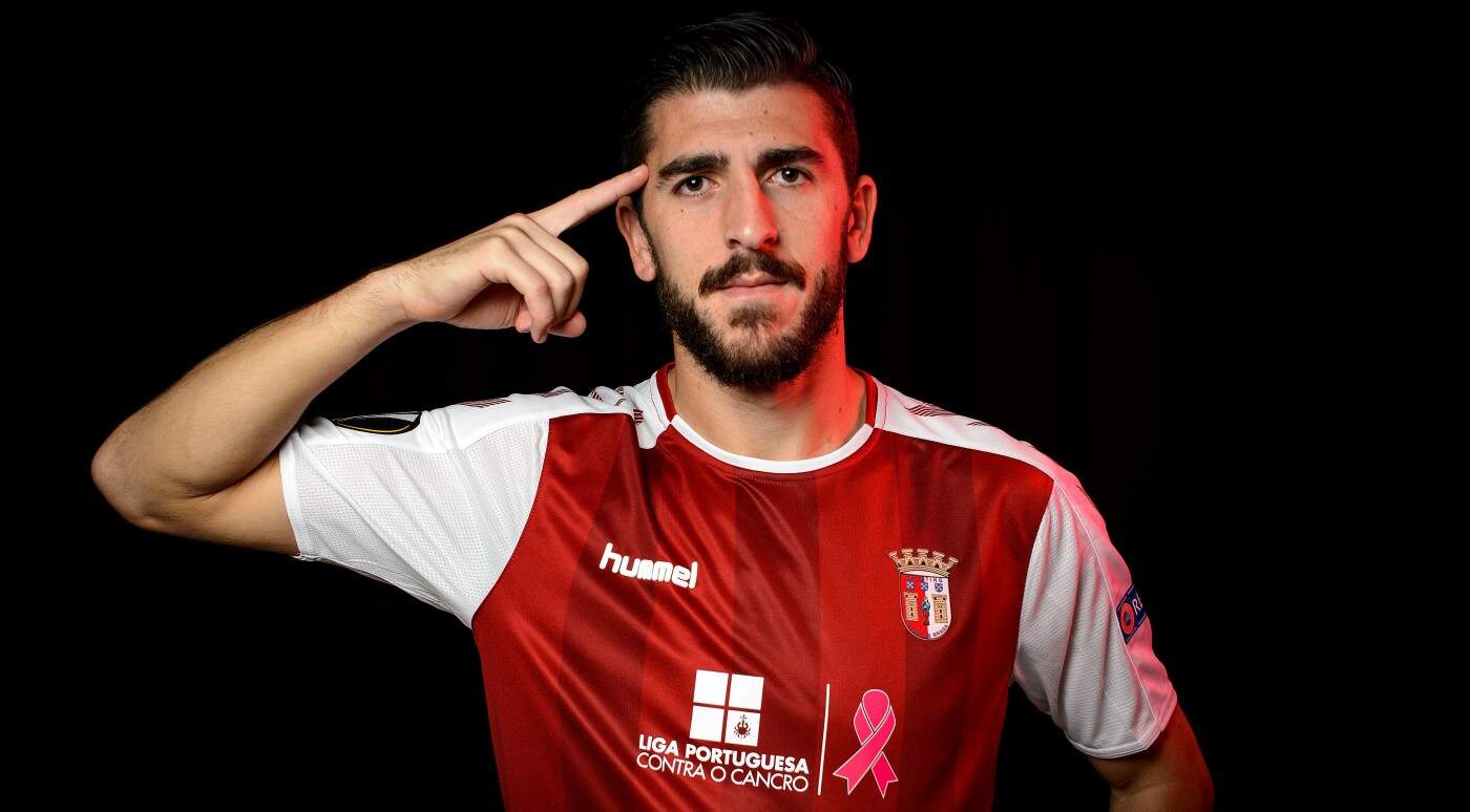 SCB com símbolo da Liga Portuguesa Contra o Cancro no jogo com Besiktas