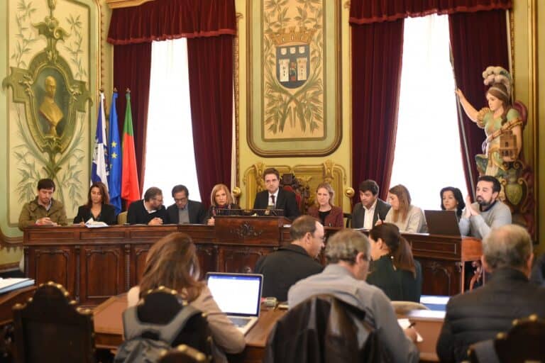 Orçamento de 121ME para 2020 aprovado com votos contra de PS e CDU