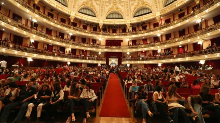 Theatro Circo vai investir 500 mil euros em renovação de equipamentos