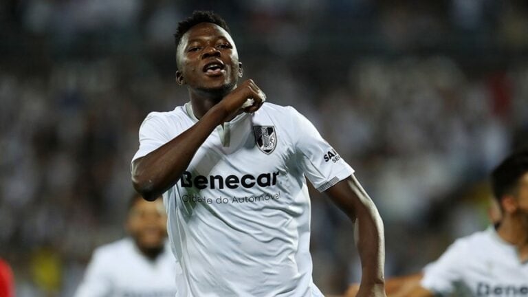 Tapsoba interessa ao Benfica. Vitória SC procura venda histórica