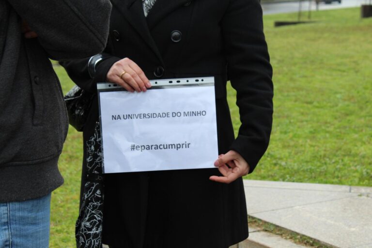 Docentes da UMinho protestam pela progressão salarial