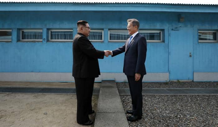 Kim Jong-un e Moon Jae-in iniciaram cimeira histórica