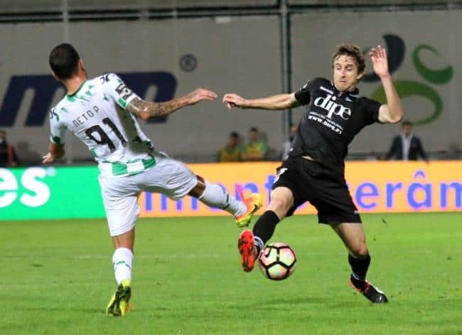 Derbi em Guimarães: Moreirense recebe Vitória esta 2ª feira