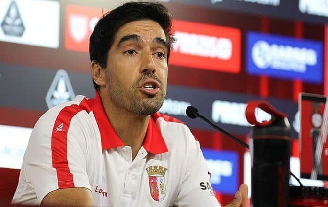 Abel avisa que o jogo se disputa "dentro das quatro linhas"