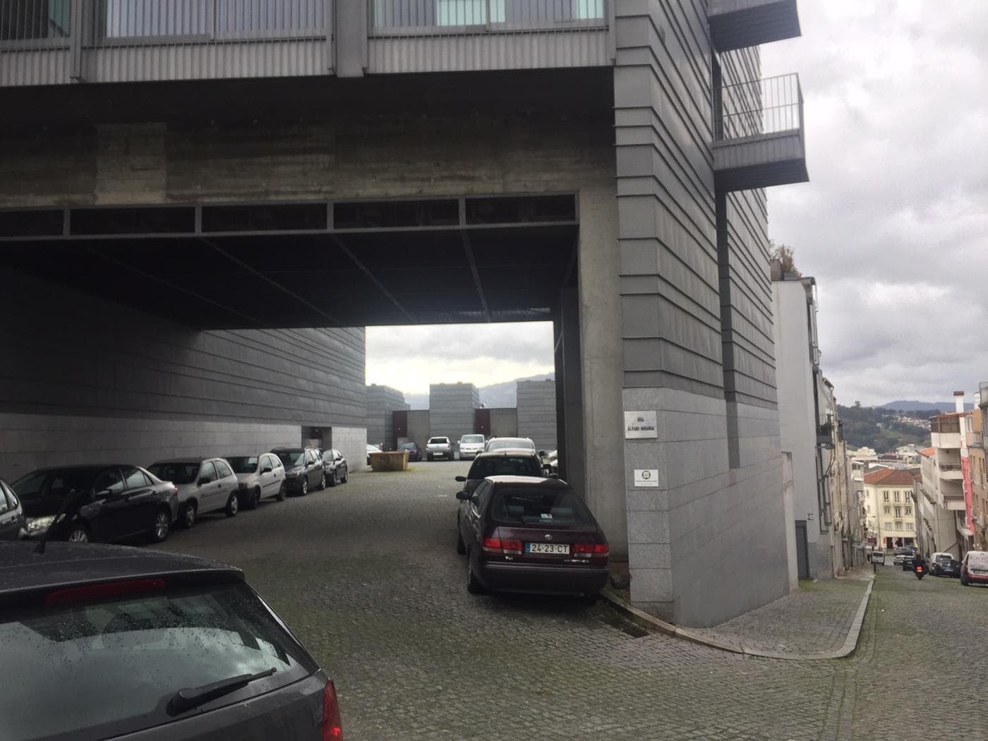 Rua Álvaro Miranda "vedada" ao público por condomínio