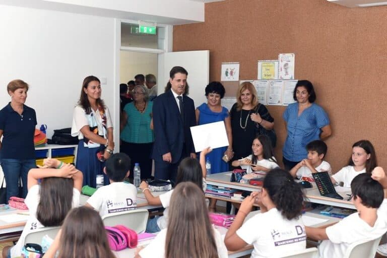 Escola de S. Lázaro aguarda por posto de transformação