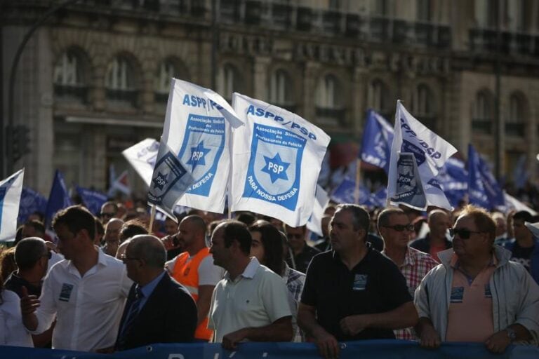 Cinco sindicatos pedem ajuda a António Costa