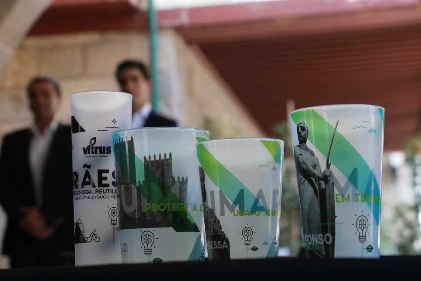 Guimarães implementa copos reutilizáveis no centro da cidade