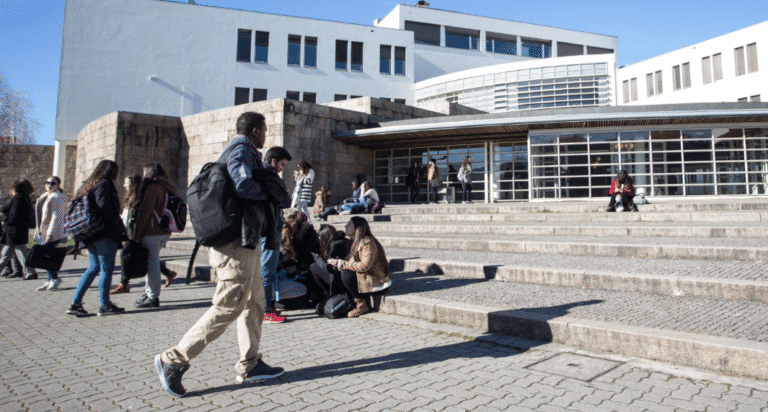 1143 alunos da UMinho esperam resposta para bolsas de estudo