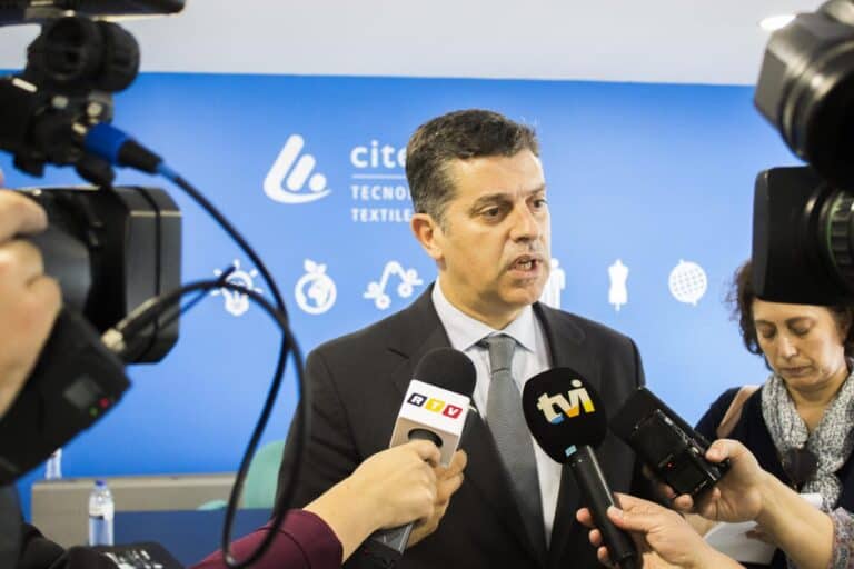 Governo anuncia linha de 600 ME para apoiar exportações