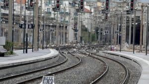 Comboios parados e sem serviços mínimos