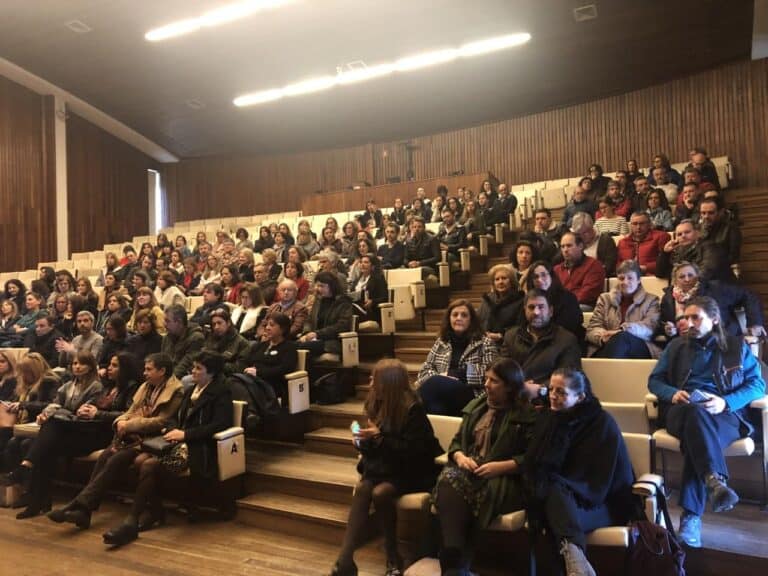 Prof. acreditam no Parlamento para recuperar anos de serviço