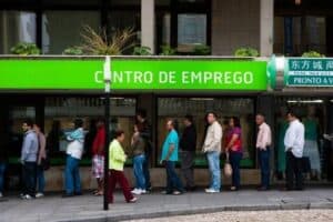 Taxa de desemprego mantém-se nos 6,8% em Agosto