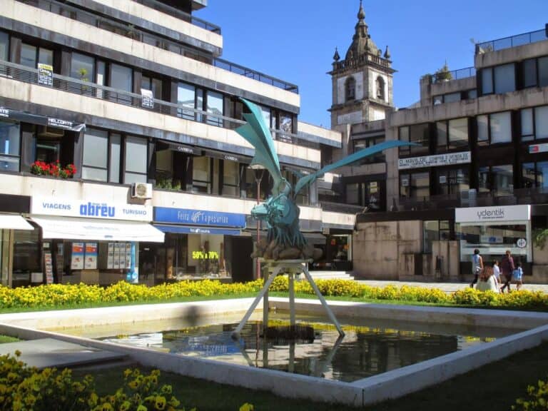 CMB confirma retirada da escultura de um dragão