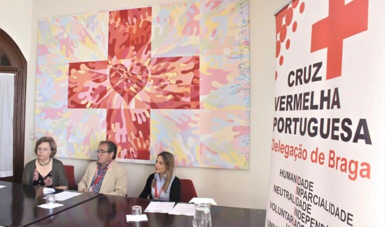 "Cuidadores informais podem resolver sobrelotação dos lares"