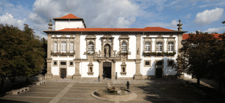 CMG passa a apoiar alunos universitários carenciados