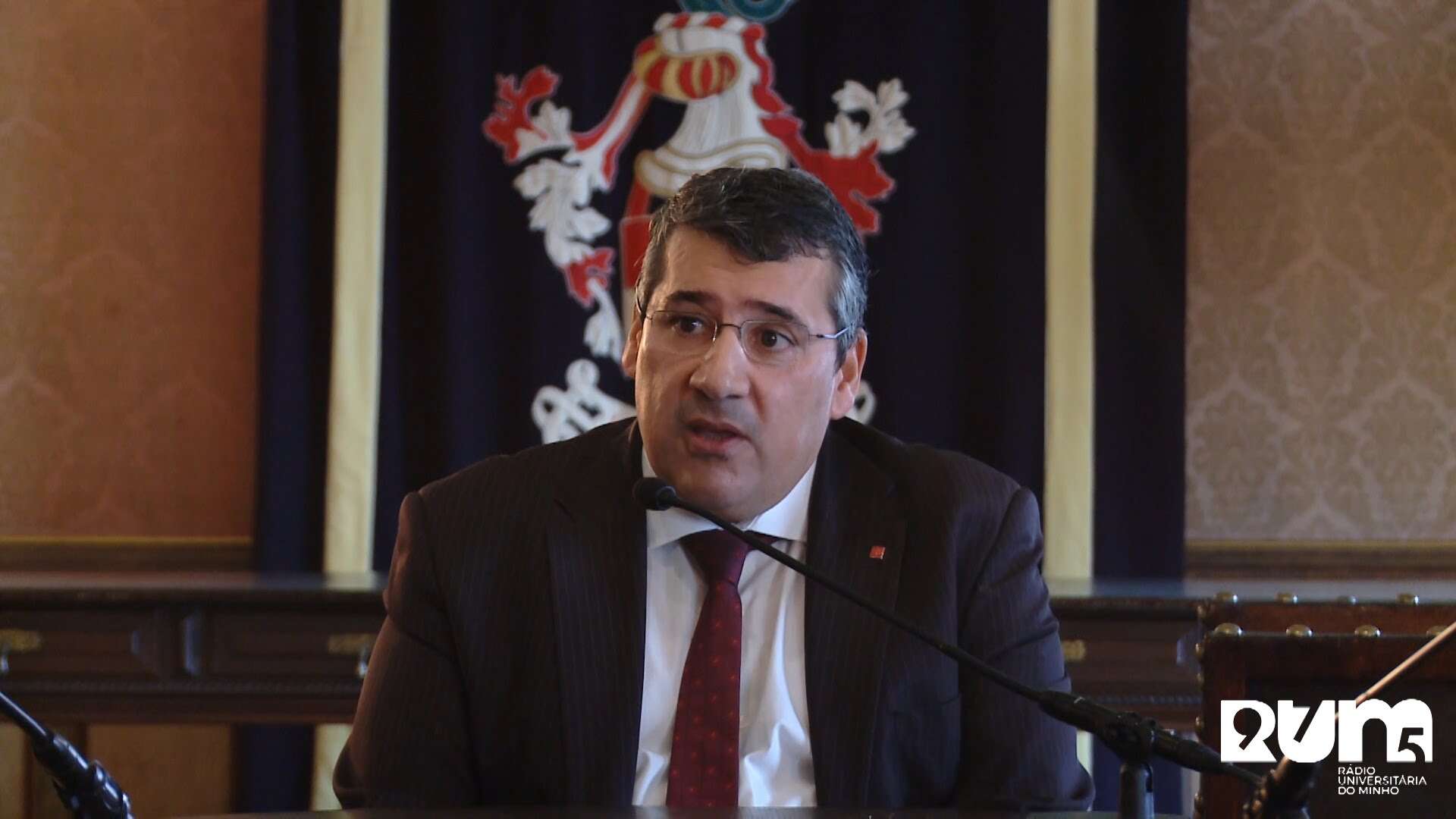 Reitor da UMINHO reage à polémica dos ajustes directos