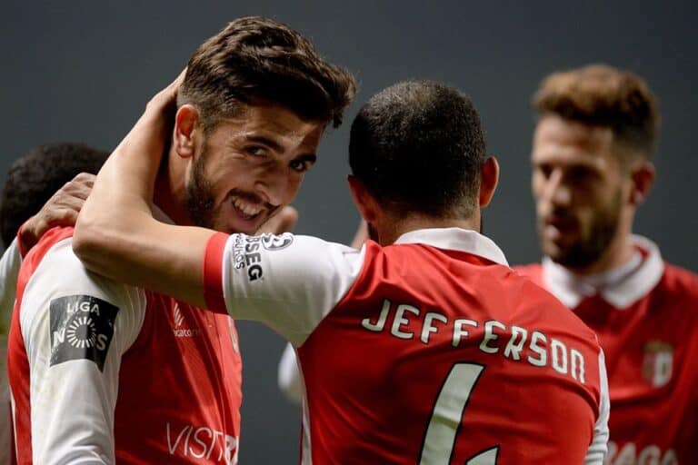 SCB vence por 3-1 e isola-se no 4º lugar