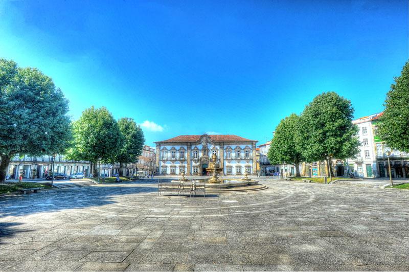 Praça do Município regressa este sábado aos 97.5FM