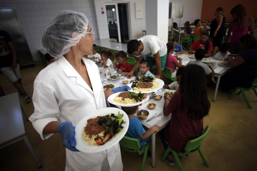 Estado vai contratar mais mil funcionários para as escolas