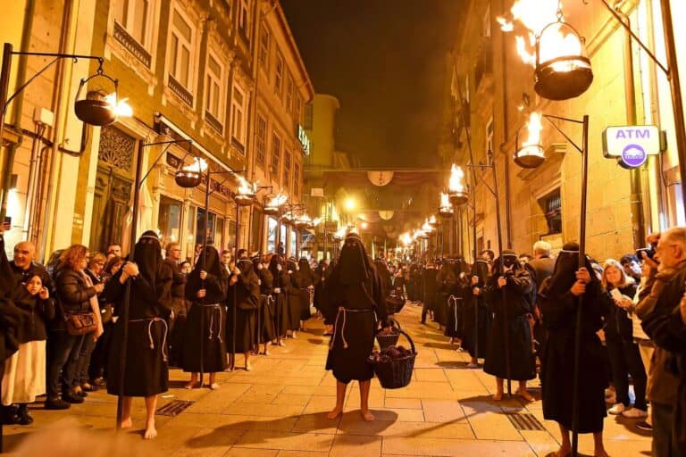 Procissões condicionam trânsito automóvel em Braga