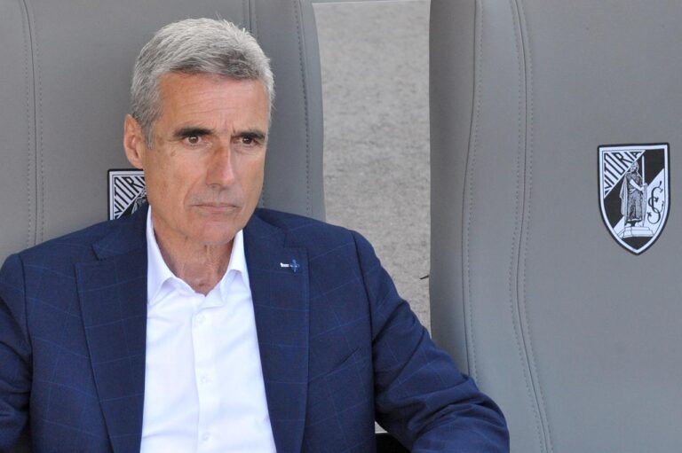 Luís Castro assume favoritismo para jogo com Valenciano