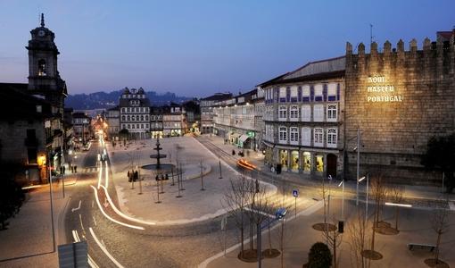 Centro histórico de Guimarães com novo horário em Maio