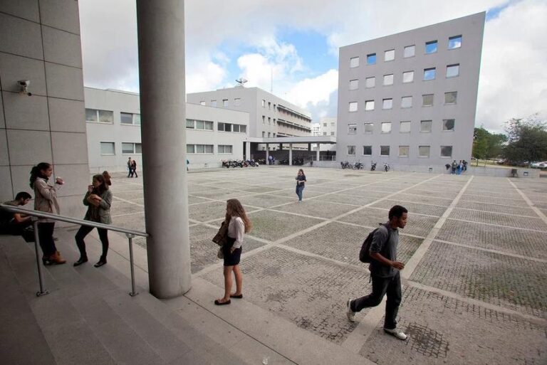 Fim das propinas: boa medida ou populismo?