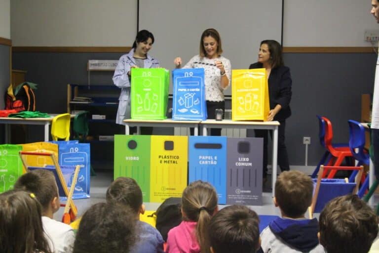 Câmara de Guimarães distribui ecopontos pelas escolas