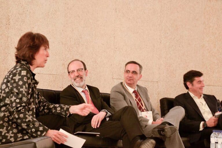 "Urgente" profissionalizar e modernizar o sector social