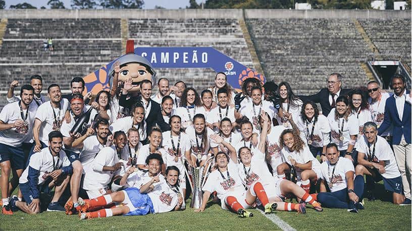 Gverreiras sagram-se campeãs em casa