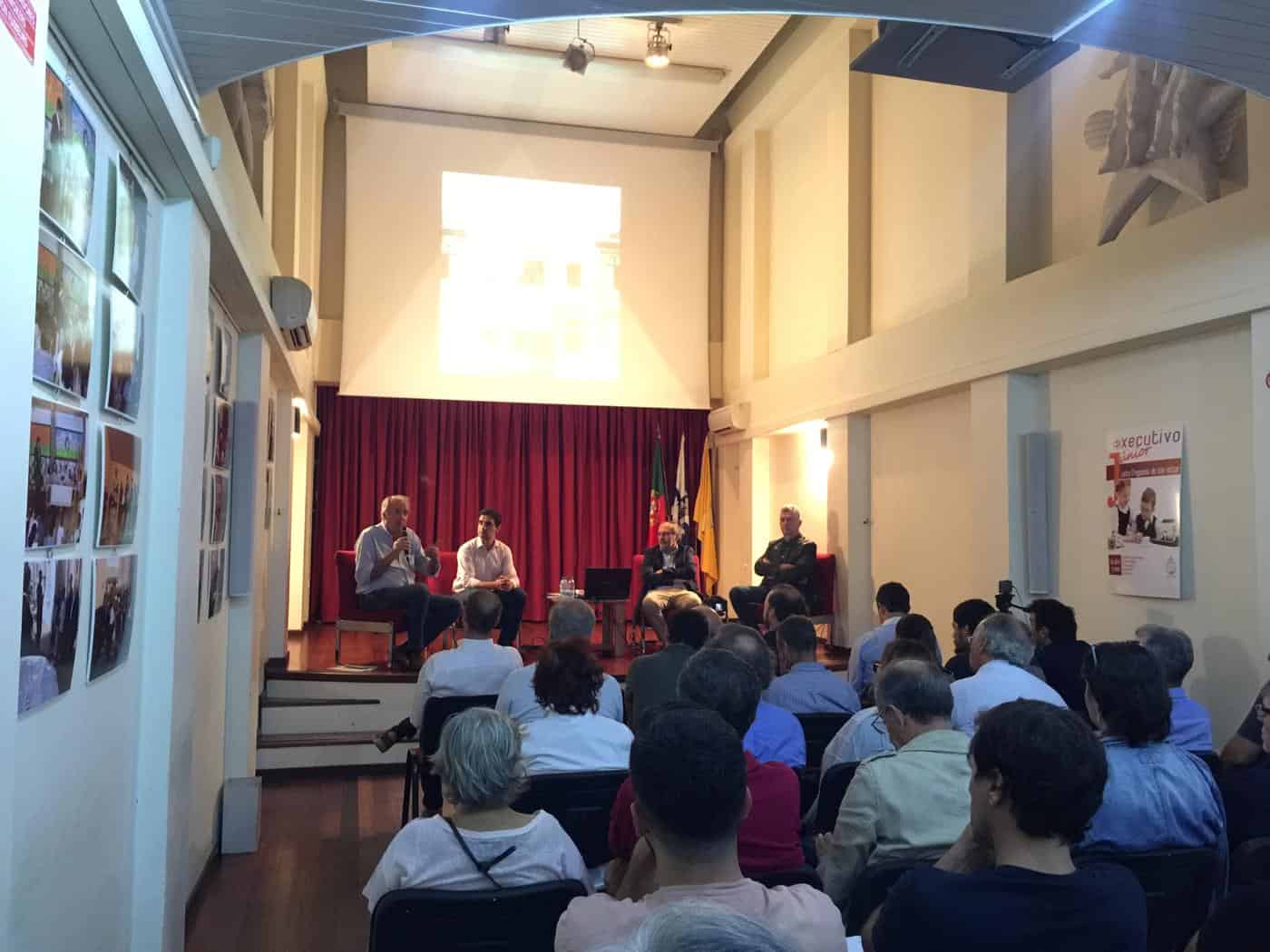 Especialistas arrasam caderno de encargos da Confiança