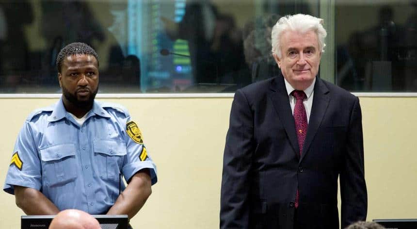 Líder sérvio bósnio Radovan Karadzic condenado a perpétua