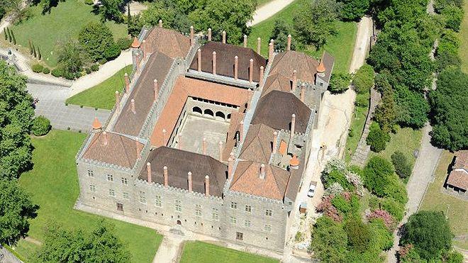 UM estuda história do edifício do Paço dos Duques