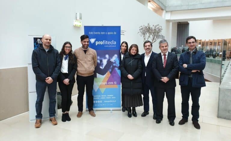 Profitecla expõe "Abraços de Luz" no Hospital de Braga