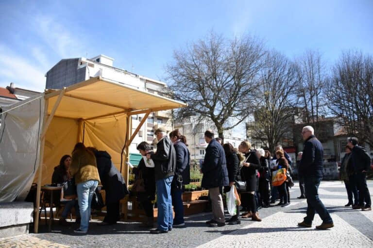 CM de Famalicão oferece árvores aos famalicenses